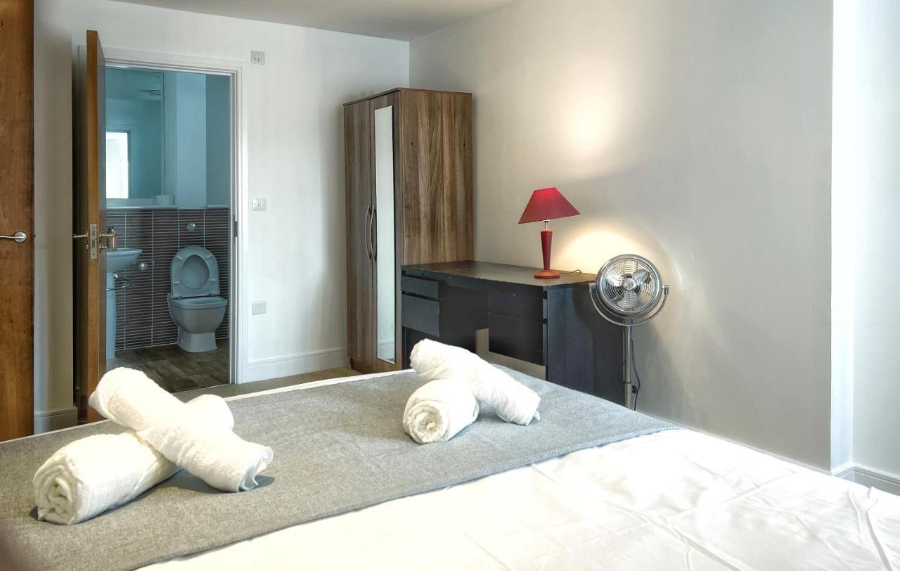 Elegant And Bright Seaside Apt In Swansea Marina Exterior foto
